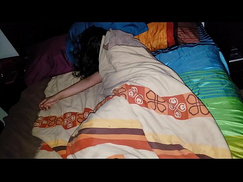 ❤️ Stepson jgħajjar lill-mara żagħżugħa tiegħu waqt li torqod. Vidjow porn lilna ❌❤